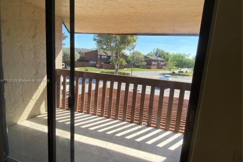 Touwnhouse à vendre à Miami, Floride: 2 chambres, 132.85 m2 № 1483396 - photo 29