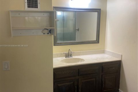 Touwnhouse à vendre à Miami, Floride: 2 chambres, 132.85 m2 № 1483396 - photo 22