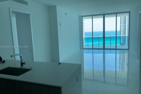 Condominio en venta en Sunny Isles Beach, Florida, 2 dormitorios, 128.39 m2 № 2082872 - foto 3
