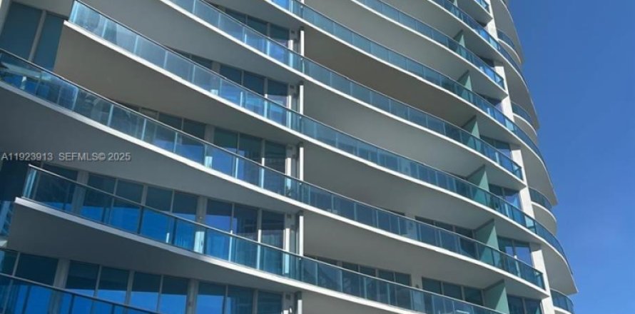 Condominio en Sunny Isles Beach, Florida, 2 dormitorios  № 2082872