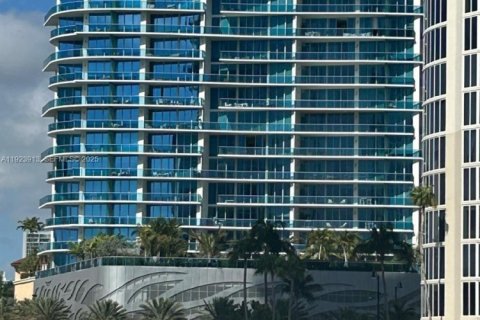 Condominio en venta en Sunny Isles Beach, Florida, 2 dormitorios, 128.39 m2 № 2082872 - foto 2