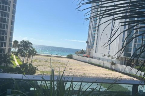 Condominio en venta en Sunny Isles Beach, Florida, 2 dormitorios, 128.39 m2 № 2082872 - foto 12