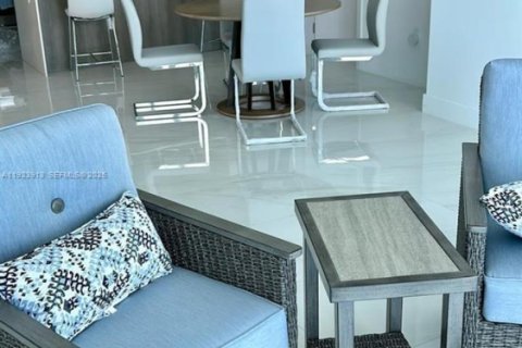 Condominio en venta en Sunny Isles Beach, Florida, 2 dormitorios, 128.39 m2 № 2082872 - foto 23