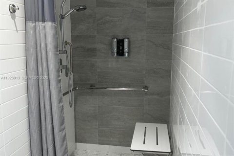 Condominio en venta en Sunny Isles Beach, Florida, 2 dormitorios, 128.39 m2 № 2082872 - foto 20