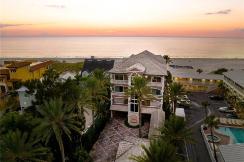 Condo in Saint Petersburg, Florida, 3 bedrooms  № 1781297 - photo 1