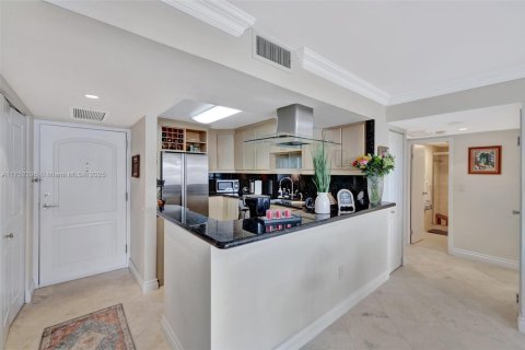 Condo in Aventura, Florida, 2 bedrooms  № 1692793 - photo 30