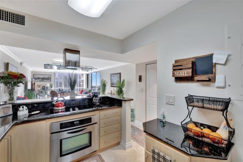 Condo in Aventura, Florida, 2 bedrooms  № 1692793 - photo 29