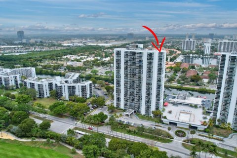 Condo in Aventura, Florida, 2 bedrooms  № 1692793 - photo 8