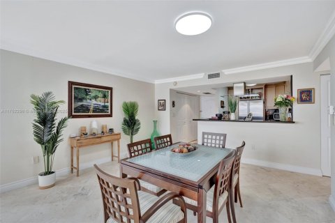 Condo in Aventura, Florida, 2 bedrooms  № 1692793 - photo 27