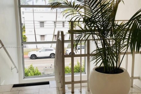 Condo in Miami Beach, Florida, 1 bedroom  № 1939028 - photo 19