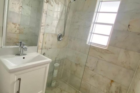 Condo in Miami Beach, Florida, 1 bedroom  № 1939028 - photo 15