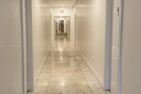 Condo in Miami Beach, Florida, 1 bedroom  № 1939028 - photo 20