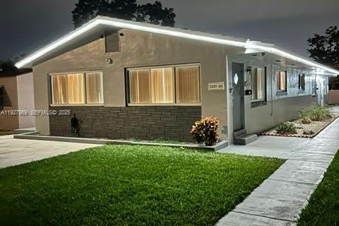 Снять в аренду виллу или дом в Холливуд, Флорида 2 спальни, 92.9м2, № 1988171 - фото 1