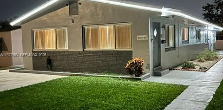 Дом в Холливуд, Флорида 2 спальни, 92.9м2 № 1988171