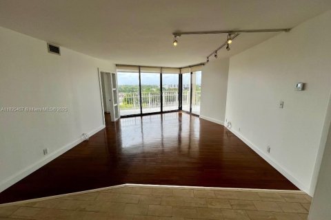 Condo in Miami, Florida, 2 bedrooms  № 1804353 - photo 7
