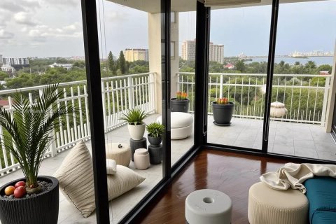 Condo in Miami, Florida, 2 bedrooms  № 1804353 - photo 2