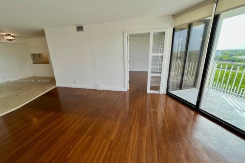 Condo in Miami, Florida, 2 bedrooms  № 1804353 - photo 15