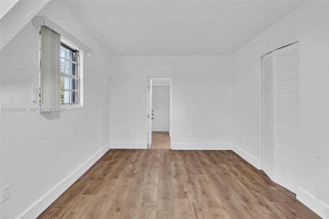 Villa ou maison à louer à Miami, Floride: 3 chambres, 130.06 m2 № 2009376 - photo 27