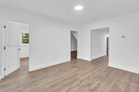 Villa ou maison à louer à Miami, Floride: 3 chambres, 130.06 m2 № 2009376 - photo 8