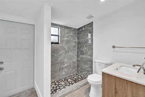 Villa ou maison à louer à Miami, Floride: 3 chambres, 130.06 m2 № 2009376 - photo 30