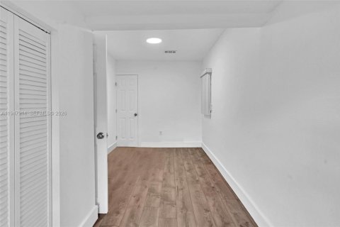 Villa ou maison à louer à Miami, Floride: 3 chambres, 130.06 m2 № 2009376 - photo 7