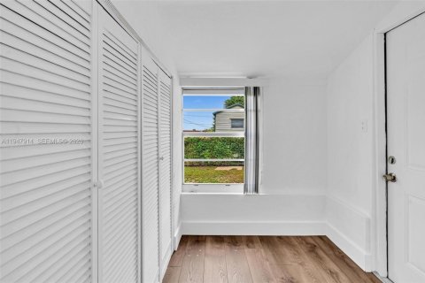 Villa ou maison à louer à Miami, Floride: 3 chambres, 130.06 m2 № 2009376 - photo 24