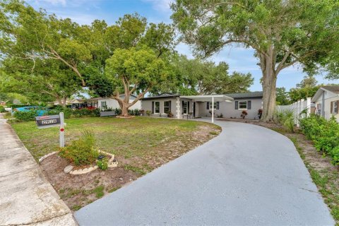 Villa ou maison à vendre à Largo, Floride: 4 chambres, 130.99 m2 № 1898843 - photo 1