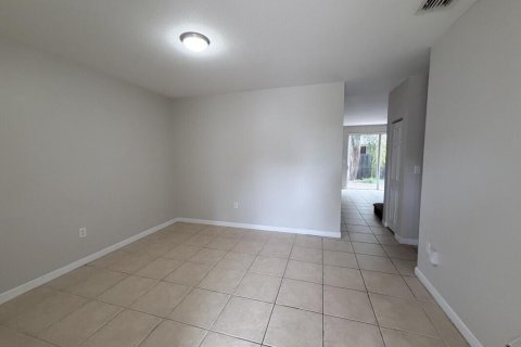 Townhouse in Homestead, Florida 3 bedrooms, 135.27 sq.m. № 2193065 - photo 3