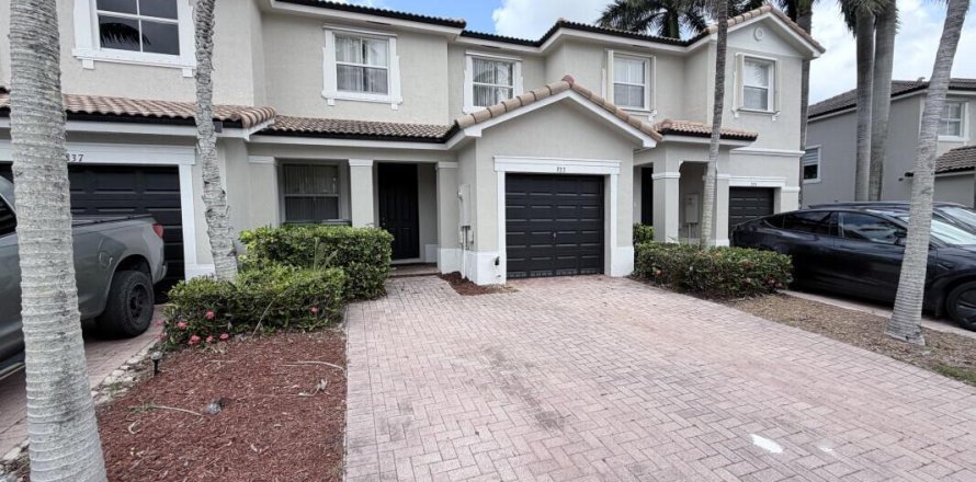 Townhouse in Homestead, Florida 3 bedrooms, 135.27 sq.m. № 2193065