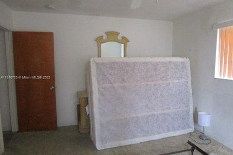 House in El Portal, Florida 3 bedrooms, 141.77 sq.m. № 1846076 - photo 11