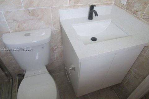 House in El Portal, Florida 3 bedrooms, 141.77 sq.m. № 1846076 - photo 15