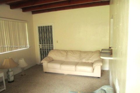 House in El Portal, Florida 3 bedrooms, 141.77 sq.m. № 1846076 - photo 18