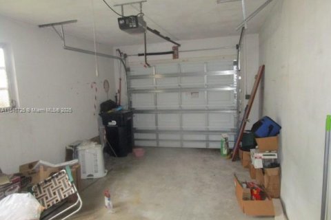 House in El Portal, Florida 3 bedrooms, 141.77 sq.m. № 1846076 - photo 20