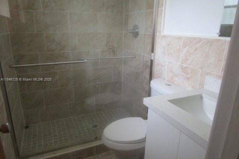 House in El Portal, Florida 3 bedrooms, 141.77 sq.m. № 1846076 - photo 16