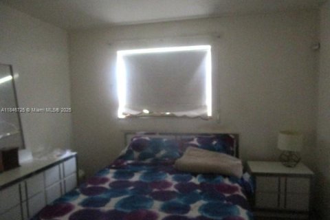 House in El Portal, Florida 3 bedrooms, 141.77 sq.m. № 1846076 - photo 12