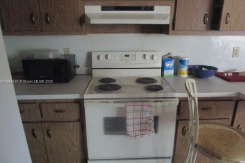 House in El Portal, Florida 3 bedrooms, 141.77 sq.m. № 1846076 - photo 8
