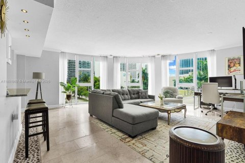 Condominio en venta en Miami, Florida, 1 dormitorio, 108.79 m2 № 1858958 - foto 17