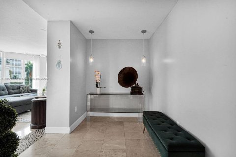 Condominio en venta en Miami, Florida, 1 dormitorio, 108.79 m2 № 1858958 - foto 16