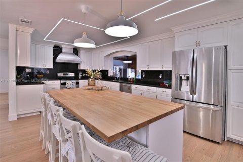 Купить виллу или дом в Майами, Флорида 4 спальни, 237.64м2, № 1585085 - фото 7