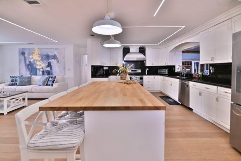 Купить виллу или дом в Майами, Флорида 4 спальни, 237.64м2, № 1585085 - фото 14