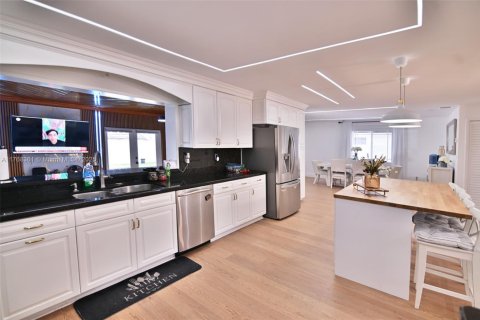 Купить виллу или дом в Майами, Флорида 4 спальни, 237.64м2, № 1585085 - фото 4