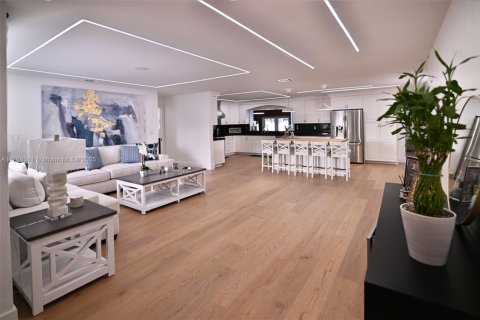 Купить виллу или дом в Майами, Флорида 4 спальни, 237.64м2, № 1585085 - фото 12