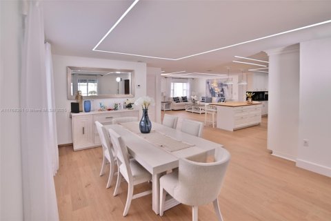 Купить виллу или дом в Майами, Флорида 4 спальни, 237.64м2, № 1585085 - фото 13