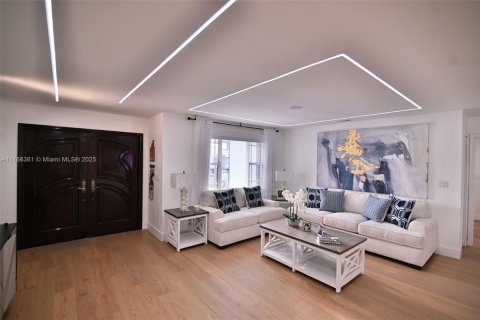 Купить виллу или дом в Майами, Флорида 4 спальни, 237.64м2, № 1585085 - фото 11