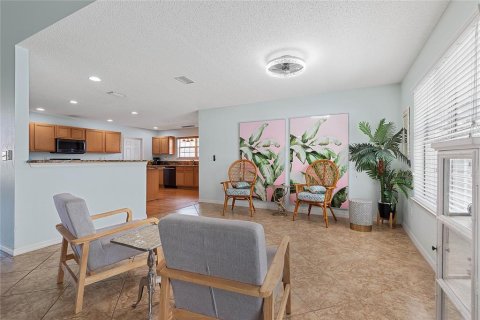Casa en venta en Palm Coast, Florida, 4 dormitorios, 268.3 m2 № 1910151 - foto 13