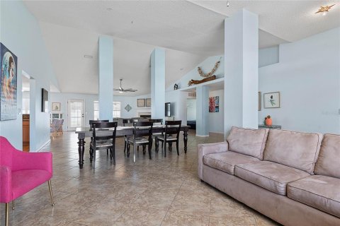 Casa en venta en Palm Coast, Florida, 4 dormitorios, 268.3 m2 № 1910151 - foto 17