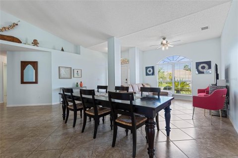 Casa en venta en Palm Coast, Florida, 4 dormitorios, 268.3 m2 № 1910151 - foto 14