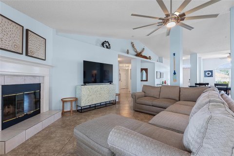 Casa en venta en Palm Coast, Florida, 4 dormitorios, 268.3 m2 № 1910151 - foto 9