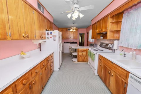 House in Davenport, Florida 3 bedrooms, 178.47 sq.m. № 1765973 - photo 10