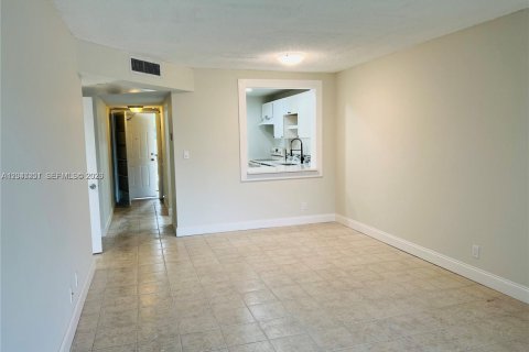 Condo in Tamarac, Florida, 2 bedrooms  № 2186804 - photo 3